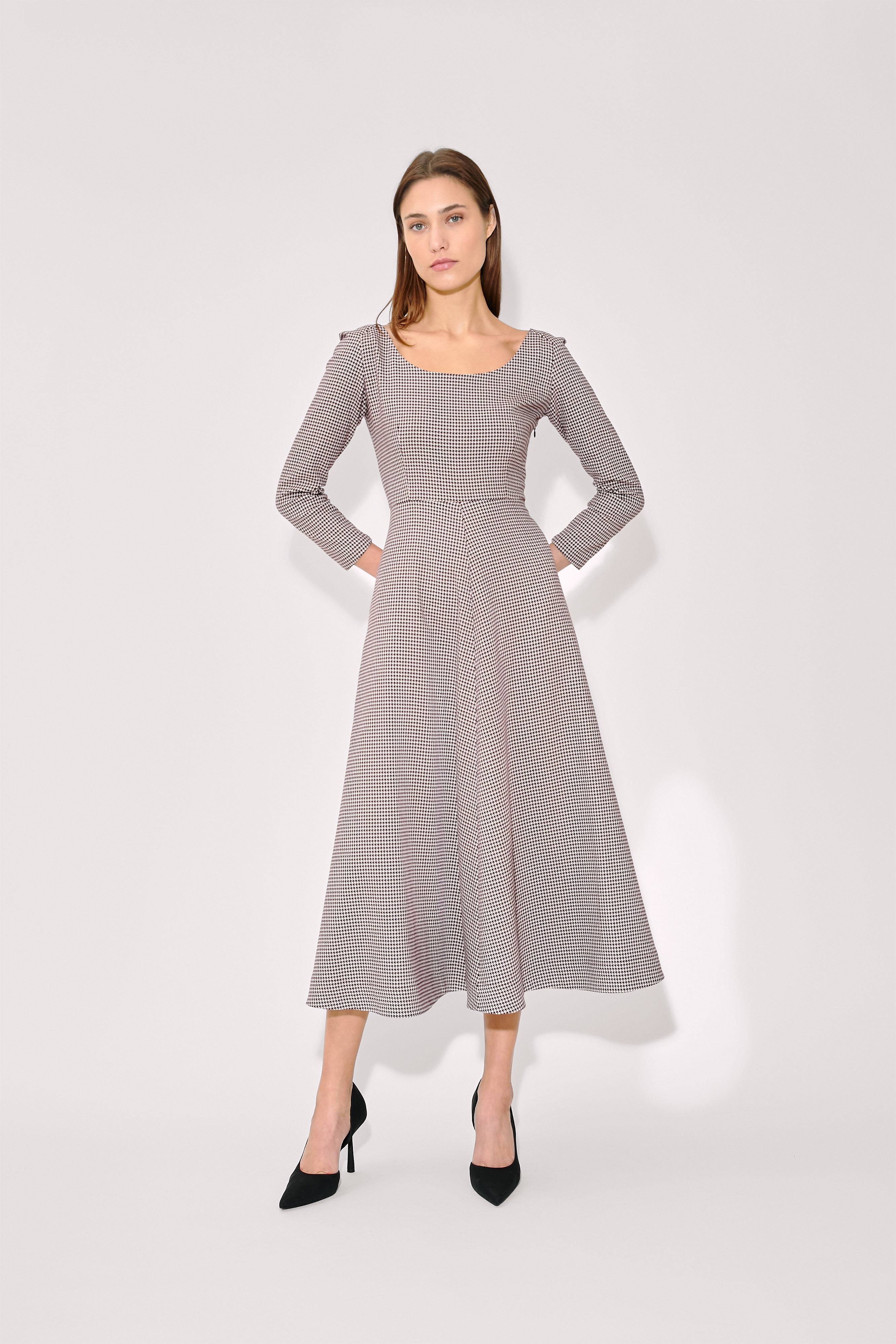 Jackie Oh Dress in Micro Houndstooth Berry / 4 Jackie Oh Dress in Micro Houndstooth Berry / 4