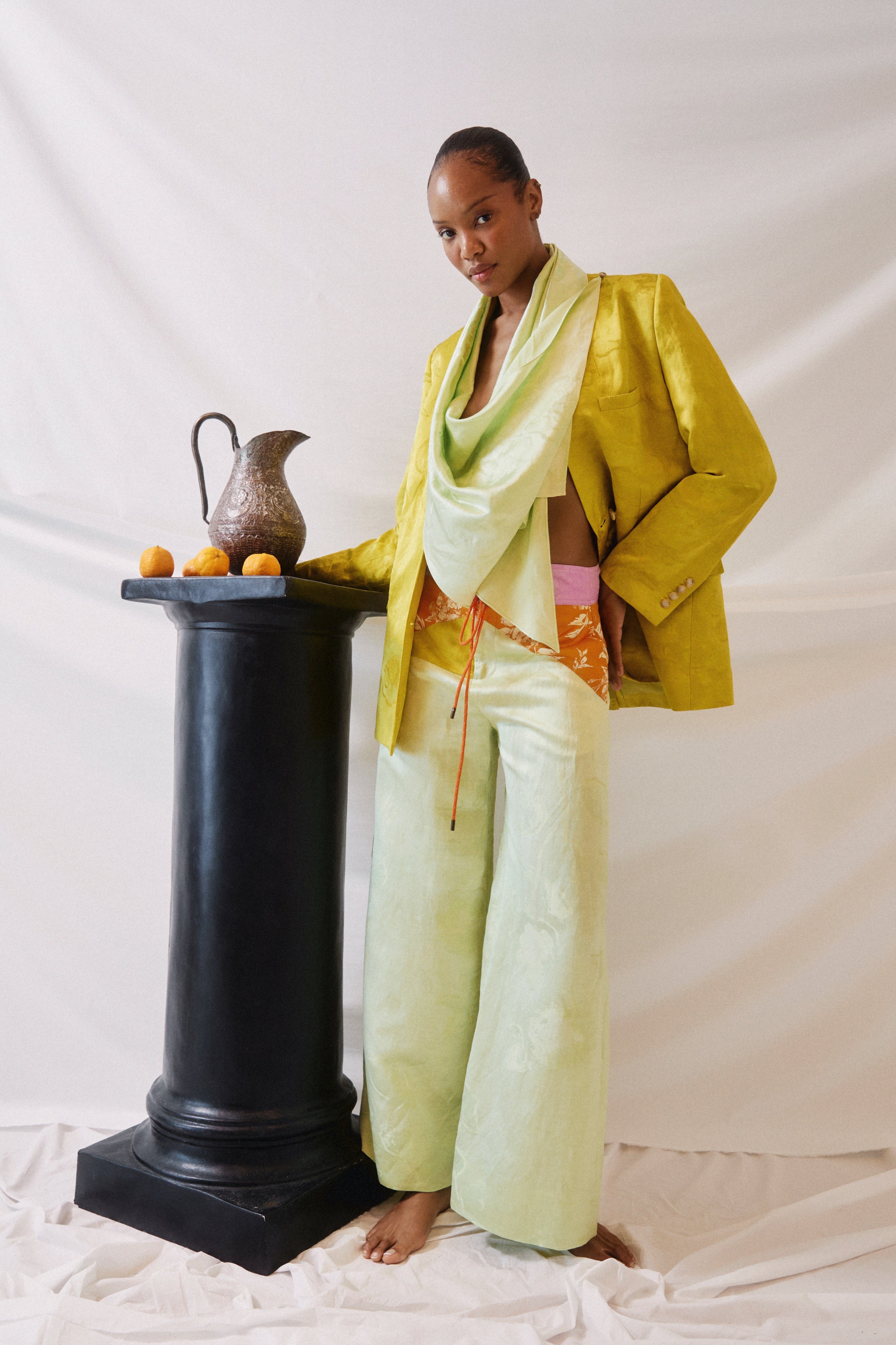 HOUSE OF LOTUS ボタニカルハンマーサテンワンピース　2025SS Resort 2025 – Rosie Assoulin