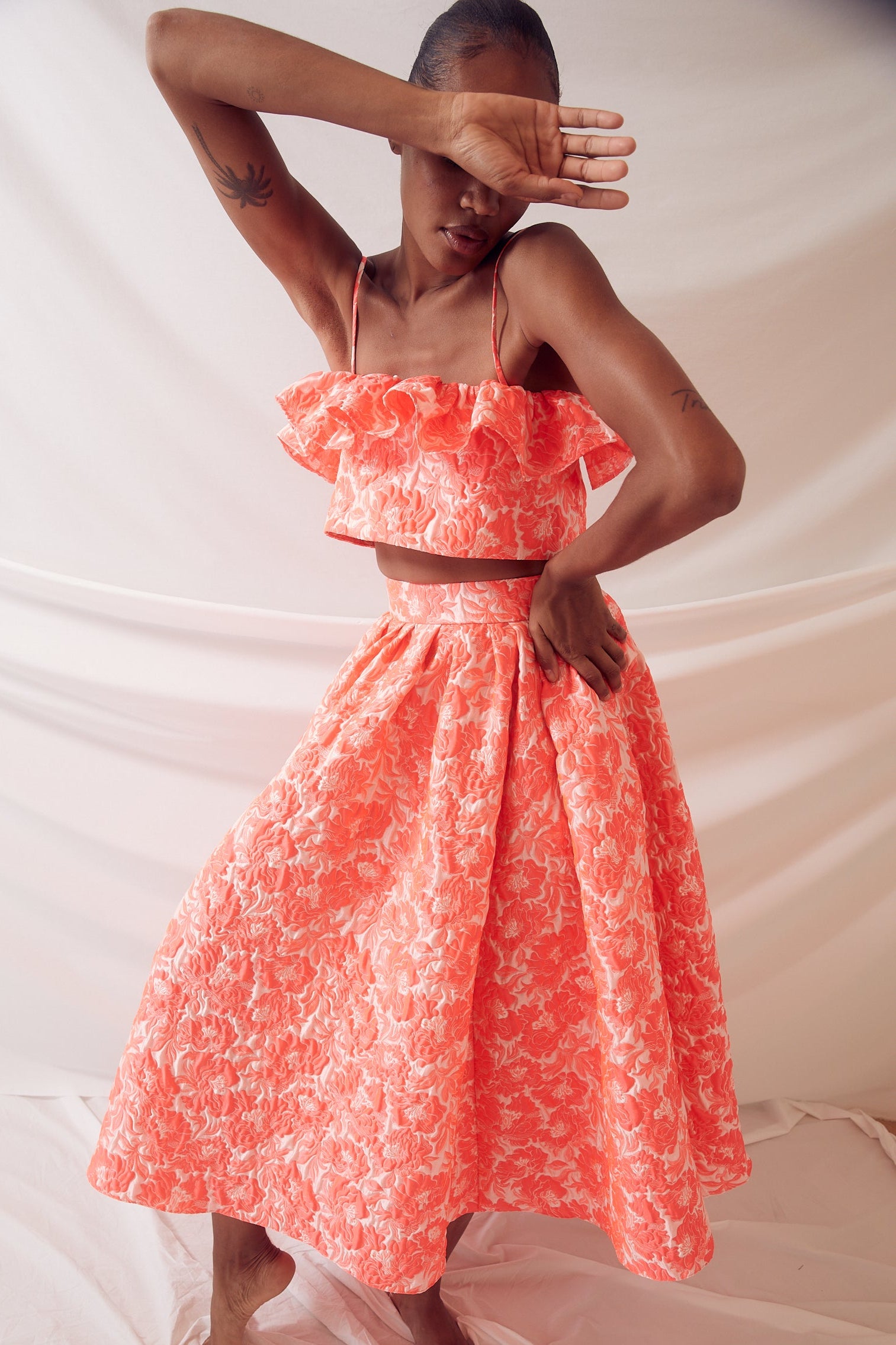 Ruffle Bandeau Top in Bouquet Cloque – Rosie Assoulin